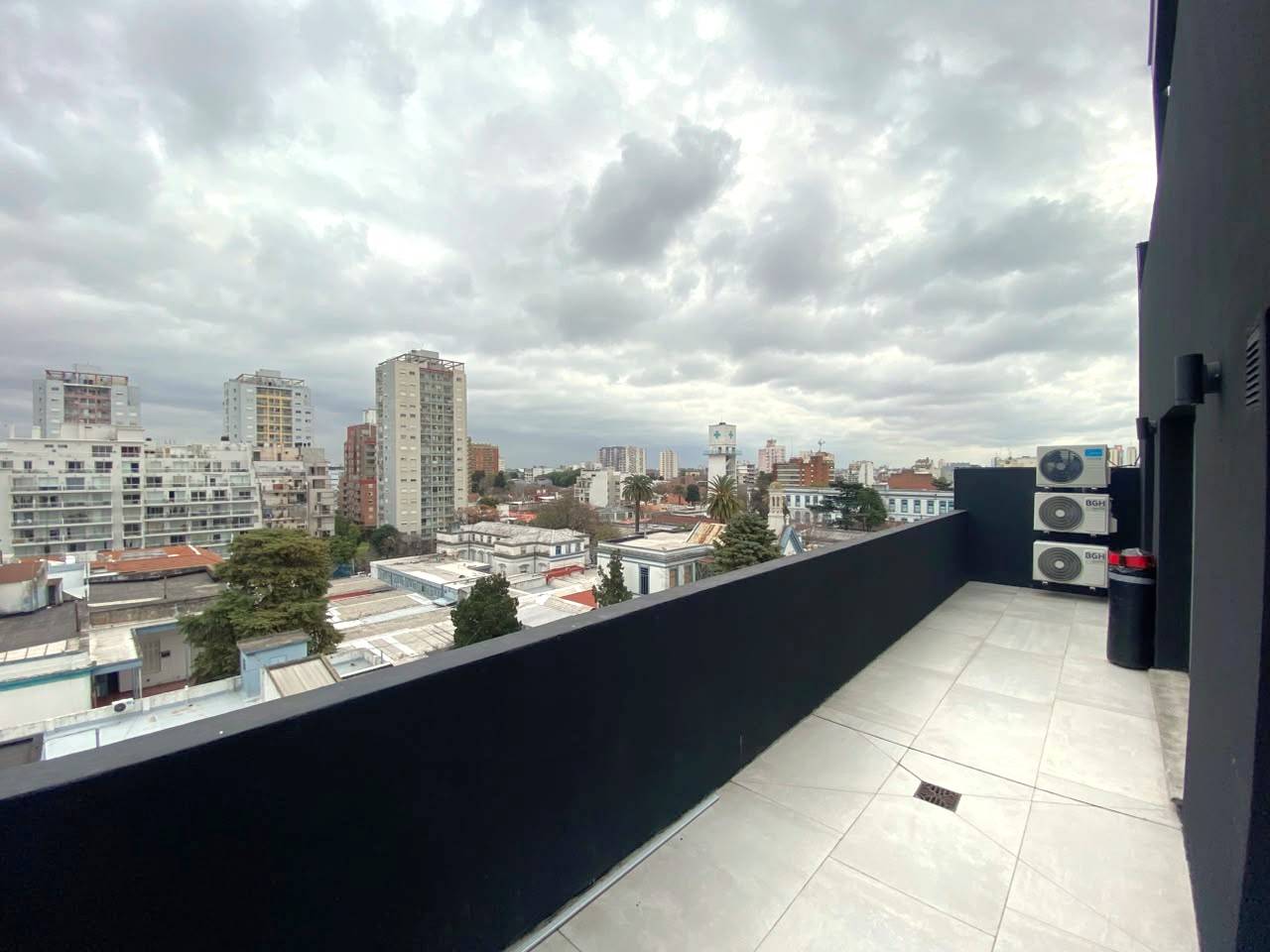 ¡Imperdible! 3 Ambientes con Balcón Aterrazado en Alquiler