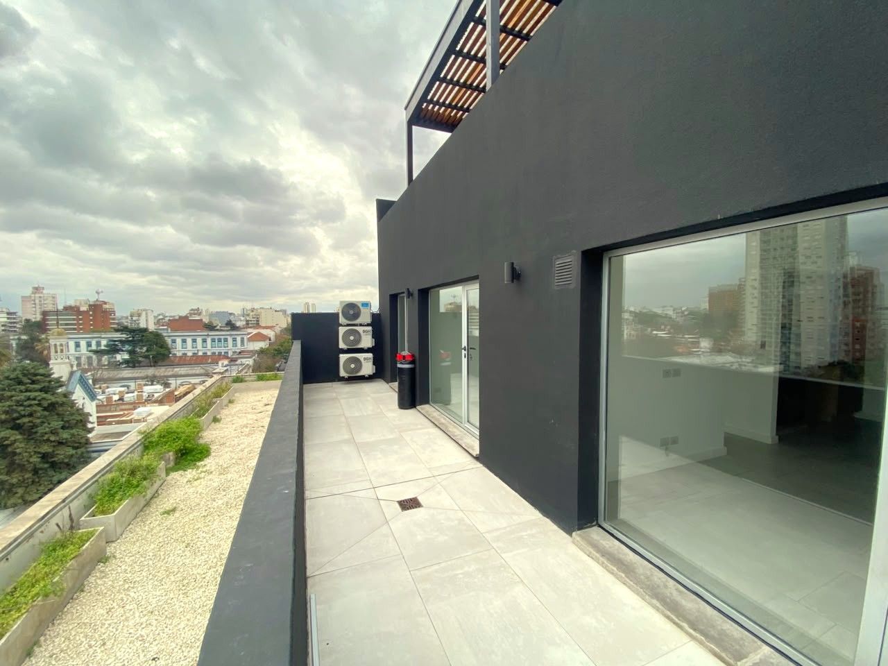 ¡Imperdible! 3 Ambientes con Balcón Aterrazado en Alquiler