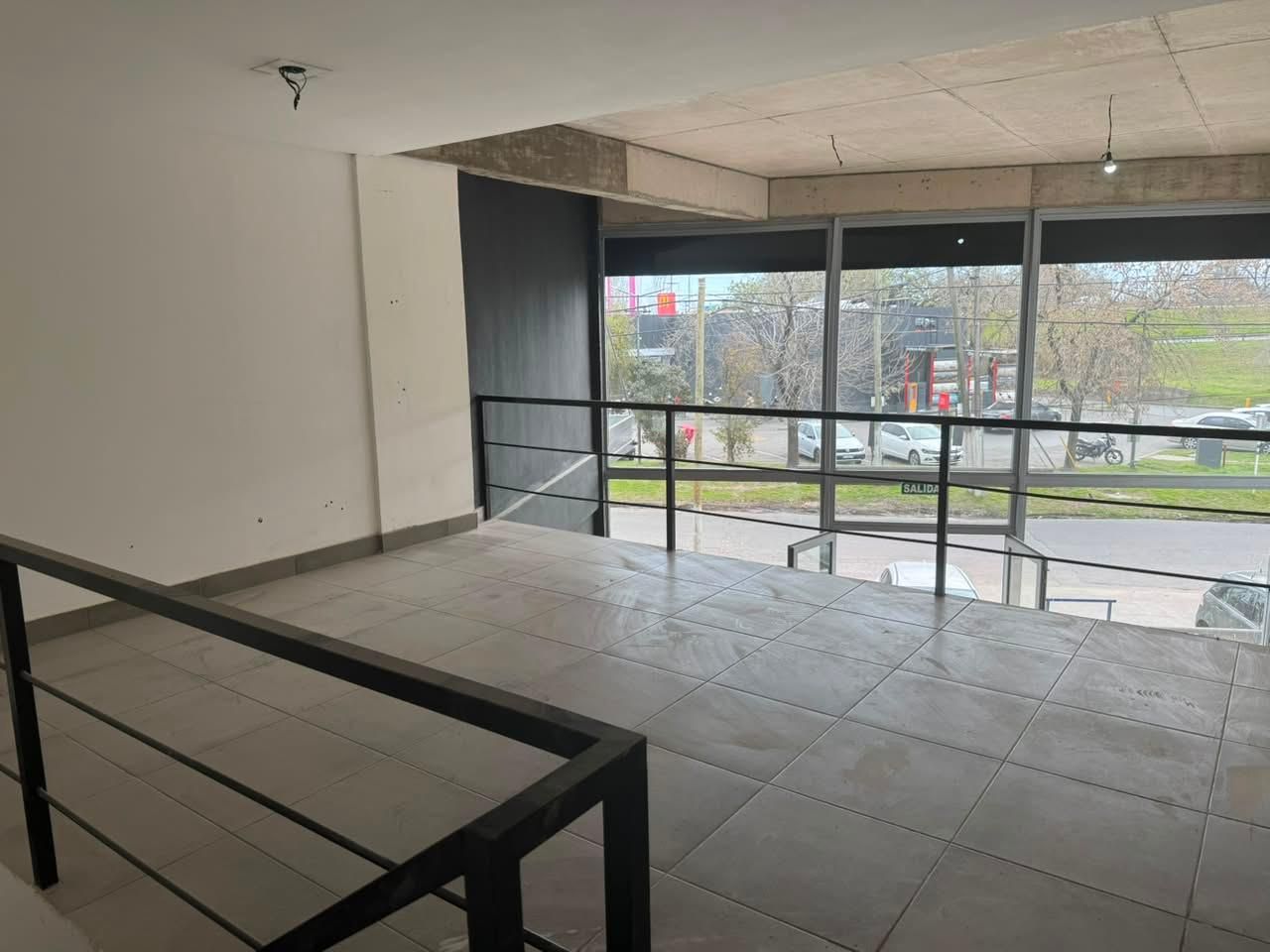 Oportunidad Única: Excelente Local Comercial En Punto Neurálgico De Pilar