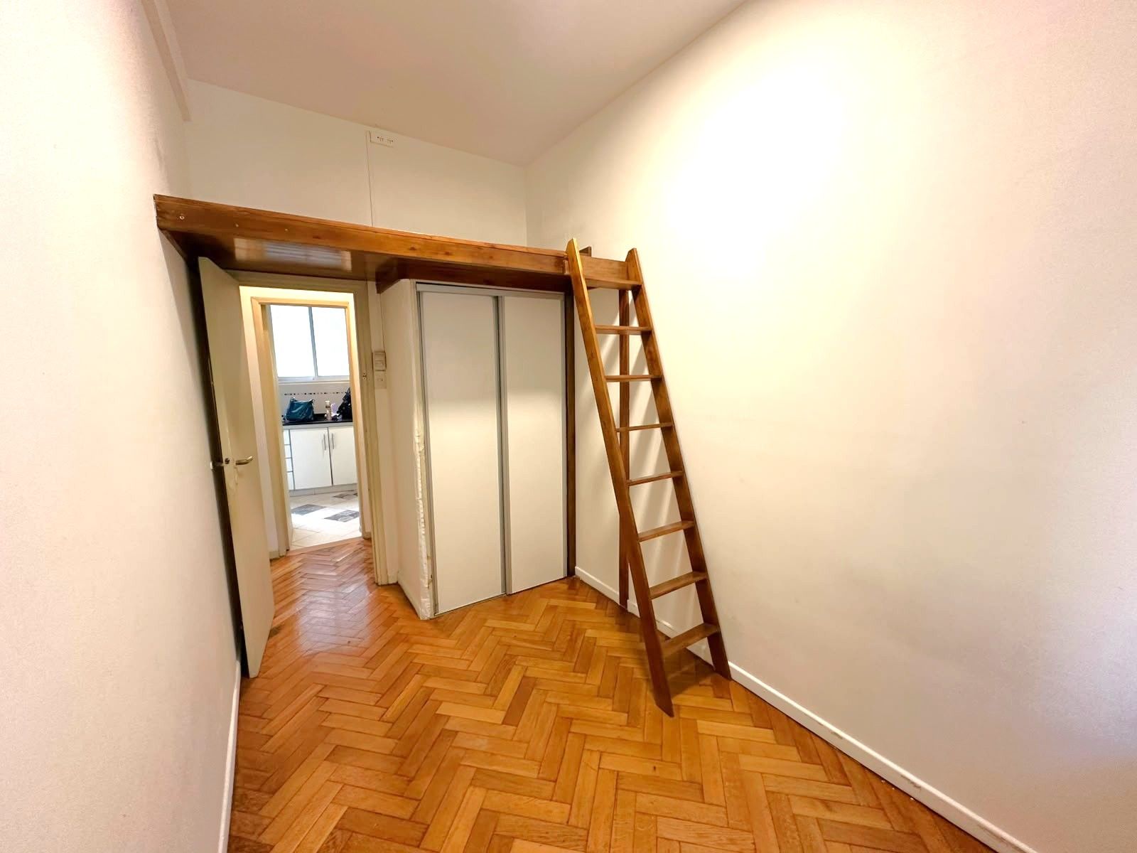 Semipiso de 3 Ambientes al Frente con Balcón