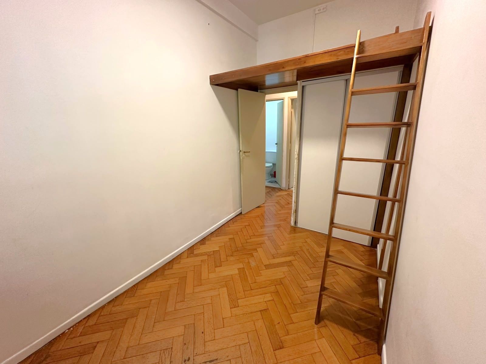 Semipiso de 3 Ambientes al Frente con Balcón